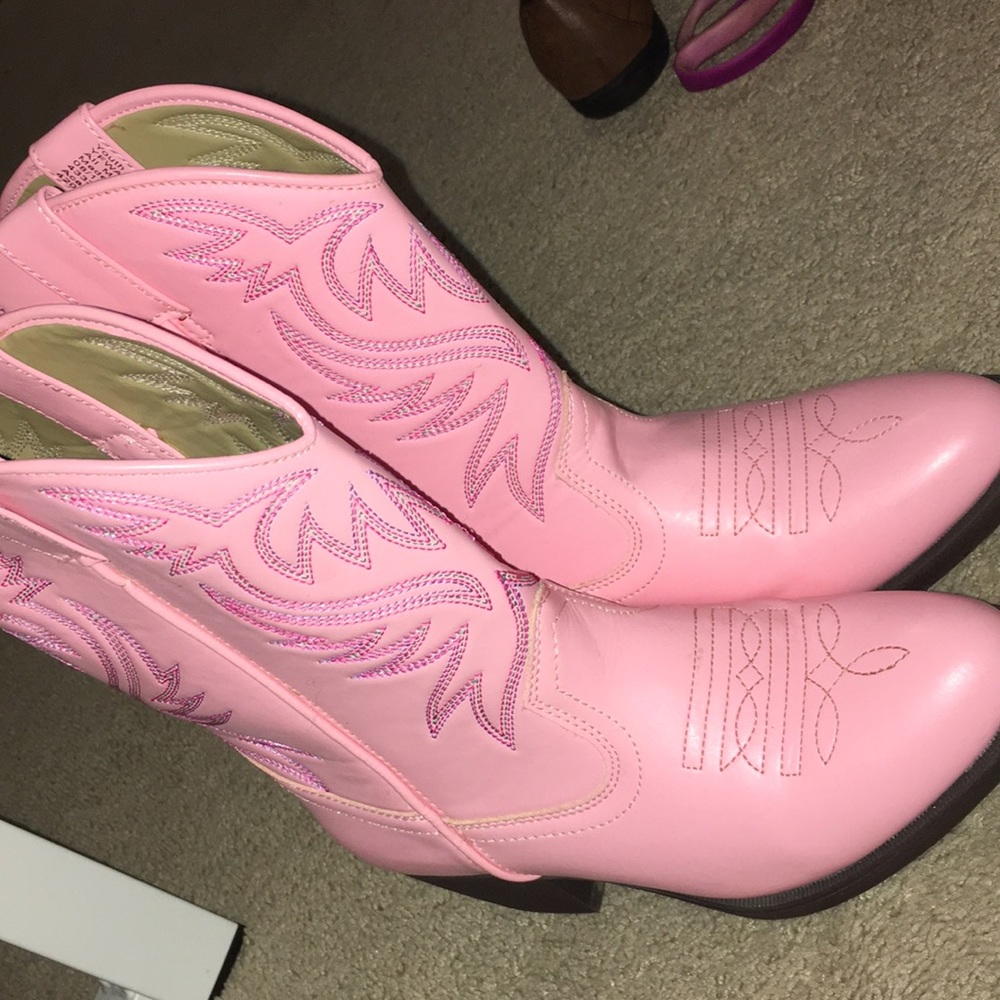 Pink cow girl boots for kids.